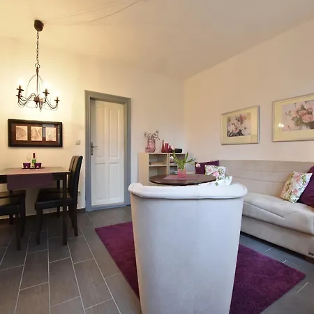 Apartment Lavish In Kl Tz With Nearby Klutz