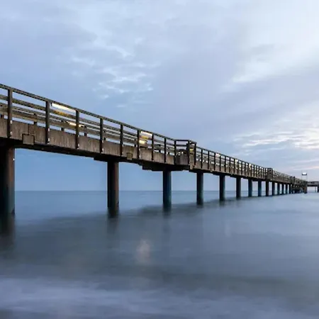 Moderne In In Strandnaehe Klutz